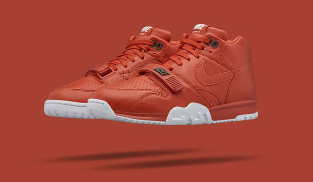 <strong>NikeLab｜ナイキラボ</strong><br />「NIKECOURT AIR TRAINER 1 MID × FRAGMENT」1万7280円
