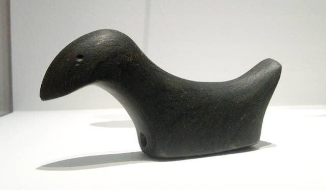 作者不詳『バード・ストーン』制作年不明 粘板岩 4.8 x 11.2 x 2.0 cm アーレンベルグ・コレクション、スイス