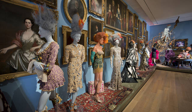 <strong>Vivienne Westwood｜ヴィヴィアン・ウエストウッド</strong><br />ヴィヴィアン・ウエストウッド「Dress Up Story - 1990 Until Now」特別展