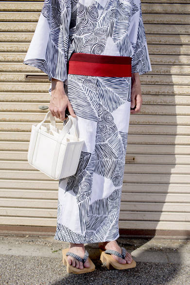 <strong>Y. & SONS｜ワイ＆サンズ</strong><br />ゆかた　2万9000円～5万9000円（税抜・仕立代込）