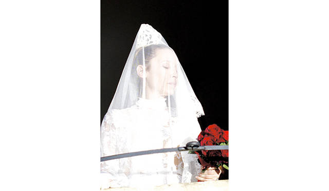 自身も監督として活躍するエマニュエル・ベルコが、マイウェン監督の熱いラブコールに応える形で主演を果たした