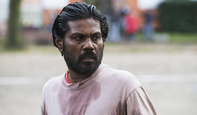 スリランカ内戦を逃れるため、フランスで難民となった1組の疑似家族の物語『Dheepan』<br>© Paul Arnaud / Why Not Productions
