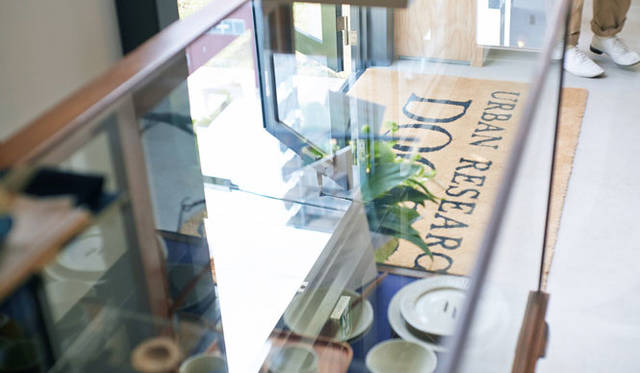<strong>URBAN RESEARCH DOORS｜アーバン リサーチ ドアーズ</strong><br />「URBAN RESEARCH DOORS（アーバン リサーチ ドアーズ）虎ノ門店」