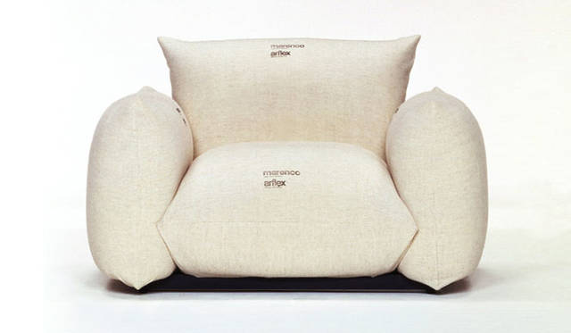 <strong> Arflex｜アルフレックス</strong><br />「MARENCO（マレンコ）」（W1100×D970×H660×SH390mm）25万8120円～