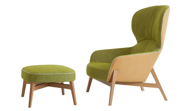 <strong> Arflex｜アルフレックス</strong><br />パーソナルソファ「GIULIO（ジュリオ）」（W790×D875×H1015×SH375mm）36万720円～、オットマン（W580×D535×SH360mm）11万7720円～