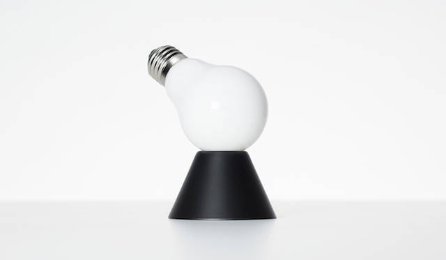 <strong>100％｜100パーセント</strong><br />「Lamp/Lamp LED」と専用テーブルベース「Lamp/Lamp Base」