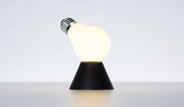 <strong>100％｜100パーセント</strong><br />「Lamp/Lamp LED」と専用テーブルベース「Lamp/Lamp Base」