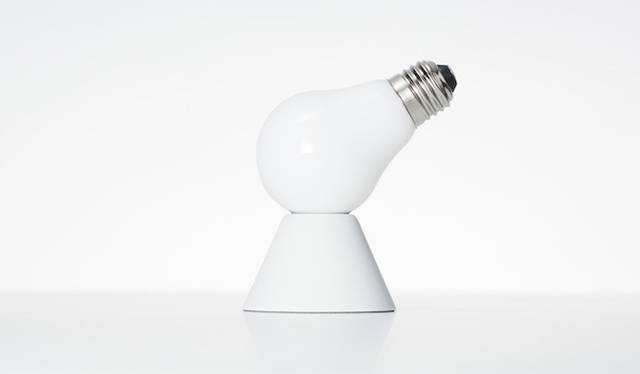 <strong>100％｜100パーセント</strong><br />「Lamp/Lamp LED」と専用テーブルベース「Lamp/Lamp Base」