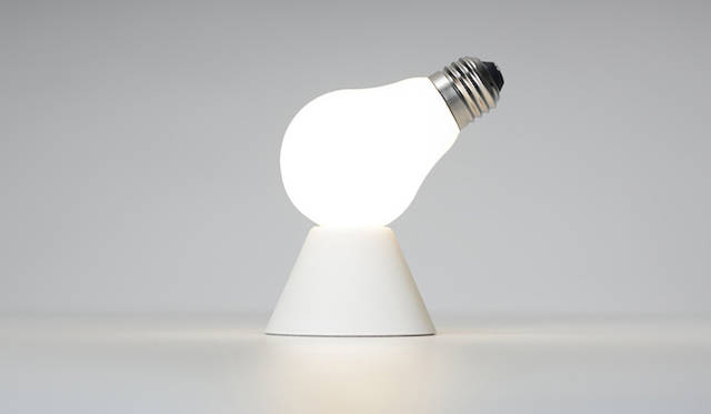 <strong>100％｜100パーセント</strong><br />「Lamp/Lamp LED」と専用テーブルベース「Lamp/Lamp Base」