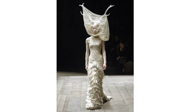 Tulle and lace dress with veil and antlers Artist: Alexander McQueen Date: Widows of Culloden, A/W 2006–07 Credit line: Model: Raquel Zimmermann, Viva London, Image: firstVIEW