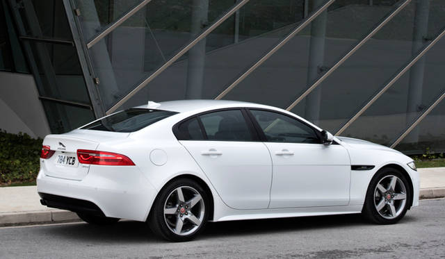 00307_jaguar_xe_180ps_diesel_r-sport Jaguar XE R-Sport|ジャガー XE R-スポーツ