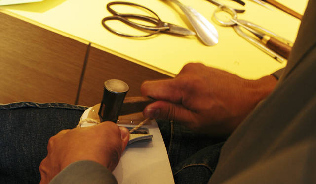 その場で履き心地を調整する