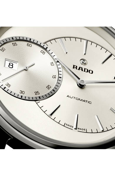 <strong>ダイヤマスター グランドセコンド</strong><br />ケース｜プラズマハイテクセラミックス<br />直径｜43mm<br />厚さ｜11.8mm<br />ムーブメント｜自動巻き（Cal.2899）<br />機能｜日付表示<br />ストラップ｜ブラウンレザー<br />防水｜10気圧<br />発売時期｜2015年秋予定<br />予価｜31万3200円<br />