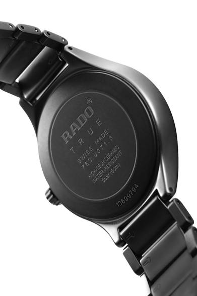 <strong>ラドー ニュートゥルー</strong> <br /><br />ケース｜ハイテクセラミック<br /> 直径｜40.1mm<br />厚さ｜10.4mm<br />ムーブメント｜自動巻き（Cal.C07.611）<br /> ストラップ｜ハイテクセラミックス<br />防水｜50ｍ<br />発売時期｜2015年夏予定<br />価格｜20万5200円<br />