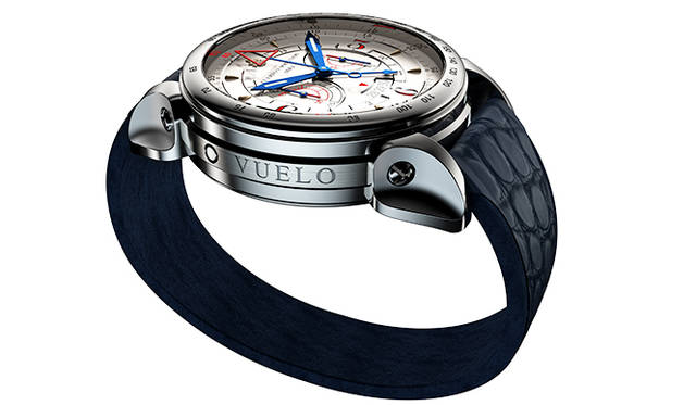 <strong>ヒストリアドール ヴェロ</strong><br />ケース｜ステンレススチール<br />直径｜44mm<br />厚さ｜13.65mm<br />ムーブメント｜自動巻き（Cal.8120）<br />機能｜クロノグラフ（30分積算計）、第2時間帯表示（センターの24時間針による）、日付表示<br />ストラップ｜アリゲーター＋アルカンタラ<br />防水｜3気圧<br />発売時期｜2015年秋予定<br />予価｜95万400円<br />