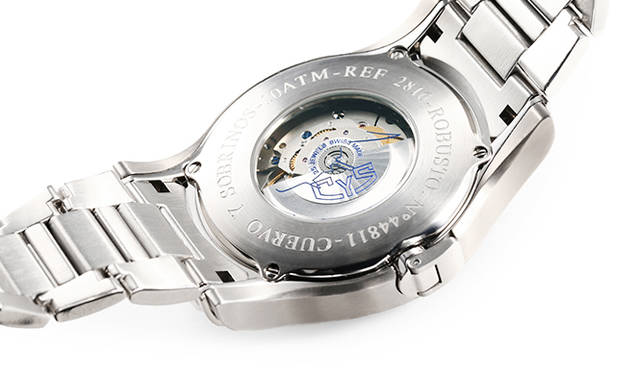 <strong>ロブスト デイデイト “チャーチル”</strong><br />ケース｜ステンレススチール＋チタニウム<br />直径｜43mm<br />厚さ｜12.45mm<br />ムーブメント｜自動巻き（Cal.2834-2）<br />機能｜曜日表示、日付表示<br />ブレスレット｜ステンレススチール<br />防水｜10気圧<br />限定数｜200本<br />発売時期｜2015年秋予定<br />予価｜52万9200円<br />