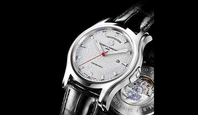 <strong>ロブスト デイデイト “チャーチル”</strong><br />ケース｜ステンレススチール＋チタニウム<br />直径｜43mm<br />厚さ｜12.45mm<br />ムーブメント｜自動巻き（Cal.2834-2）<br />機能｜曜日表示、日付表示<br />ストラップ｜レザー<br />防水｜10気圧<br />限定数｜200本<br />発売時期｜2015年秋予定<br />予価｜52万9200円<br />