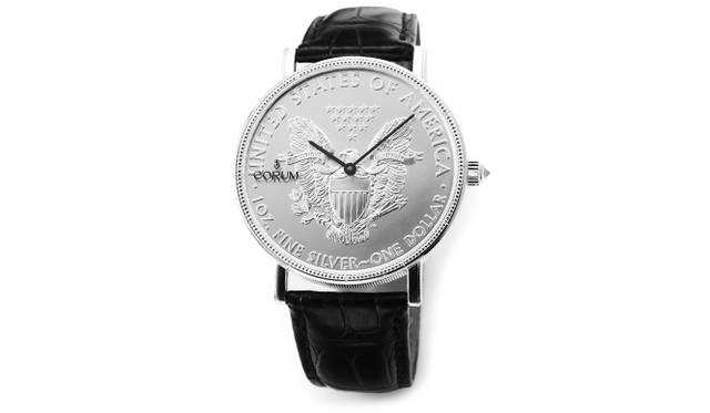 <strong>ヘリテージ コインウォッチ</strong><br />ケース｜シルバー（米１ドル銀貨）<br />直径｜43mm<br />厚さ｜7.6mm<br />ムーブメント｜自動巻き（Cal.CO 082）<br />ストラップ｜アリゲーター<br />防水｜3気圧<br />限定数｜100本<br />発売時期｜発売中<br />予価｜210万6000円<br />