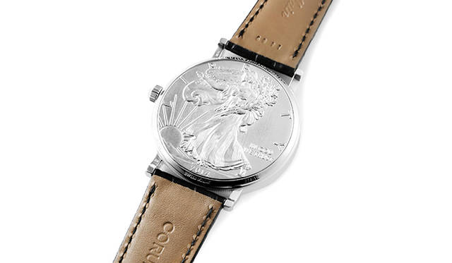 <strong>ヘリテージ コインウォッチ</strong><br />ケース｜シルバー（米１ドル銀貨）<br />直径｜43mm<br />厚さ｜7.6mm<br />ムーブメント｜自動巻き（Cal.CO 082）<br />ストラップ｜アリゲーター<br />防水｜3気圧<br />限定数｜100本<br />発売時期｜発売中<br />予価｜210万6000円<br />