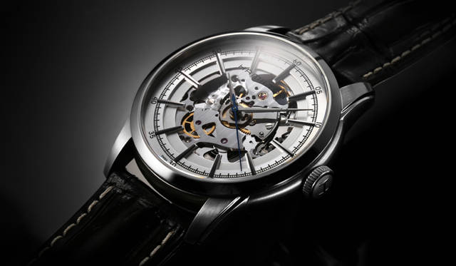 <strong>レイルロード スケルトン</strong><br />ケース｜ステンレススチール<br />直径｜42mm<br />ムーブメント｜自動巻き（Cal.H-10-S）<br />ストラップ｜カーフ<br />防水｜5気圧<br />発売時期｜11月予定<br />予価｜15万9840円<br />