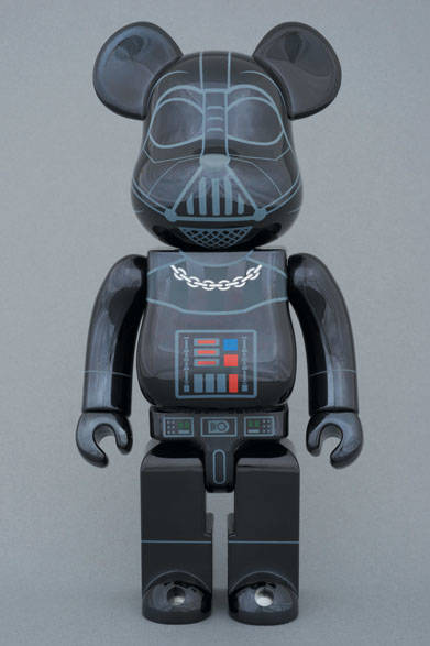 <strong>MEDICOM TOY｜メディコム・トイ</strong><br />BE@RBRICK DARTH VADER™ CHROME Ver. 400％（全高約280mm）　頒布価格8640円　© & ™ Lucasfilm Ltd.