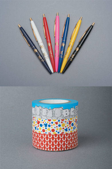 <strong>MEDICOM TOY｜メディコム・トイ</strong><br />上／BE@RBRICK Bic BALL PEN　頒布価格各270円、下／BE@RBRICK masking tape 3-pack　CORPS/MONUMENT/POLCADOT 2　頒布価格3本セット1080円