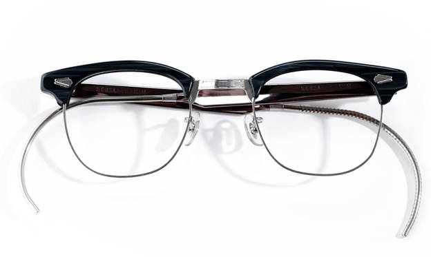 こちらは1950年代製の「RONSIR」。テンプルやカシメのデザインを変更したさまざまなバリエーションを発売していたのも、当時の特徴。ニッケル銅合金ベースで1/10の12金張りを素材としたワイヤーとプレートのコンビネーション。アメリカ製。価格は問合せ（ソラックザーデ Tel. 03-3478-3345）