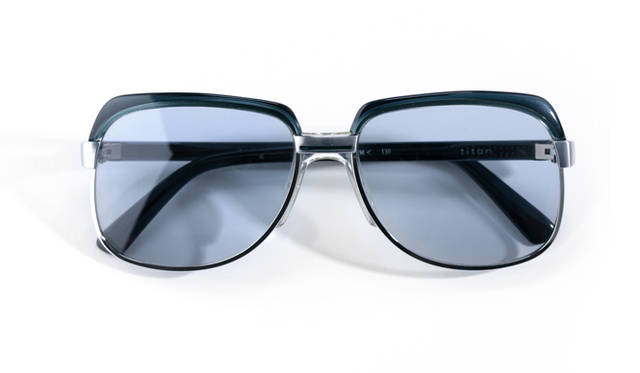 「ローデンストック」は、1877年に当時の西ドイツ、ビュルツブルグで生まれた光学機器メーカー。1960年代以降、その精巧な作りが評価され、世界中の眼鏡店で高級品として扱われていた。西ドイツ製。価格は問合せ（ソラックザーデ Tel. 03-3478-3345）