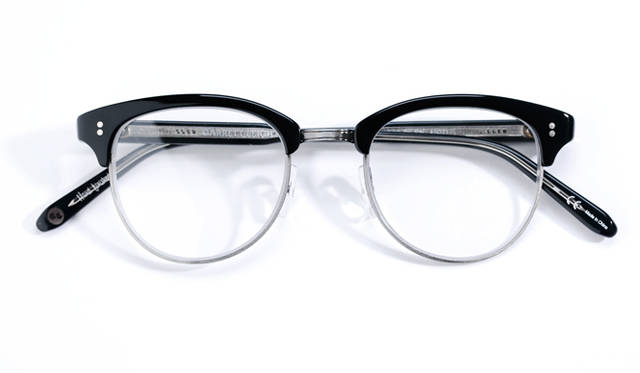 「ジーエルシーオー」のデザイナーのギャレット・レイトは、「オリバーピープルズ」の創設者で、父でもあるラリー・レイトの下で働いた後、2009年に自身のブランドを設立。ガンメタルのブリッジを使ったモデル「WASHINGTON」は、両サイドにドロップしたフレームのデザインに特徴がある。中国製。3万2400円（ブリンク Tel. 03-5775-7525）