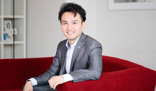 <strong>古川喜章氏</strong><br>日本でも数少ない男性の「メディカルスキンケアスペシャリスト」である