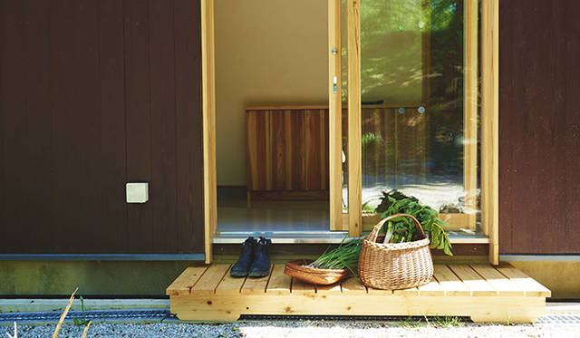 すぐ裏手の自社農園で栽培された、採れたて有機野菜。