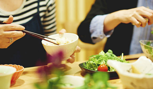 からだにやさしい味わいの食事には、化学調味料・添加物不使用。今年からは有機米の栽培も始める予定。