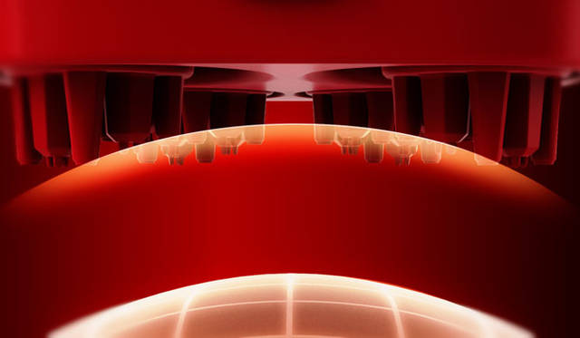 <strong>ANGFA｜アンファー</strong><br />頭皮エステ「スカルプD メカノバイオ」　より効果的、効率的にマシンの動きを頭皮へ伝えるため、頭皮への密着度にこだわり、人間工学に基づいて頭部にあわせたカーブ形状