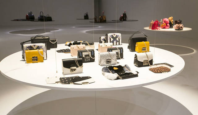 <strong>FURLA｜フルラ</strong><br />2015-16秋冬コレクション展示会　ウィメンズ
