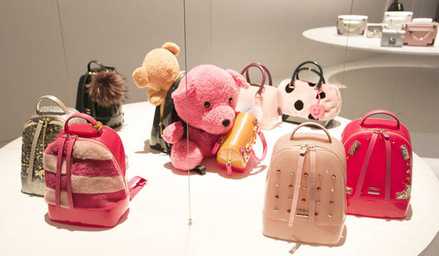 <strong>FURLA｜フルラ</strong><br />2015-16秋冬コレクション展示会　ウィメンズ