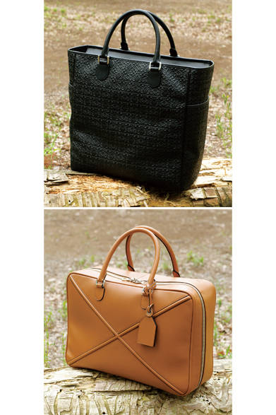 トラベルショッパーは、小さなアナグラムが全面に型押しされたカーフを使ったアイコニックなアイテム。またビジネストリップにも使えるクロス ソフト スーツケースは、内部にパッキングストラップを備えた機能性も魅力のひとつ。 <br><br>  上:バッグ[W35×H36×D17cm]33万9120円、下:バッグ[W45×H31.5×D18cm]42万6600円／ロエベ<阪急メンズ大阪3階><阪急メンズ東京1階>