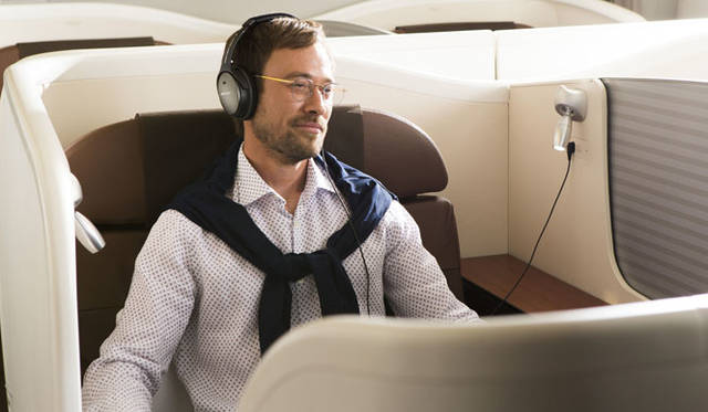 <strong>BOSE｜ボーズ</strong><br /> JAL 専用モデル　ノイズキャンセリング・ヘッドホン「QuietComfort® 25 headphones」