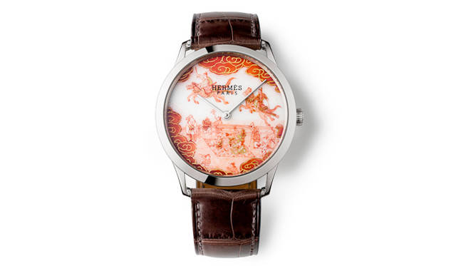 <strong>スリム ドゥ エルメス 駒くらべ</strong><br> ケース｜18Kホワイトゴールド<br> 直径｜39.5mm<br> ムーブメント｜自動巻き（Cal.H1950）<br> ストラップ｜アリゲーター<br> 防水｜3気圧<br> 発売時期｜2015年秋予定<br> 予価｜754万9200円<br>