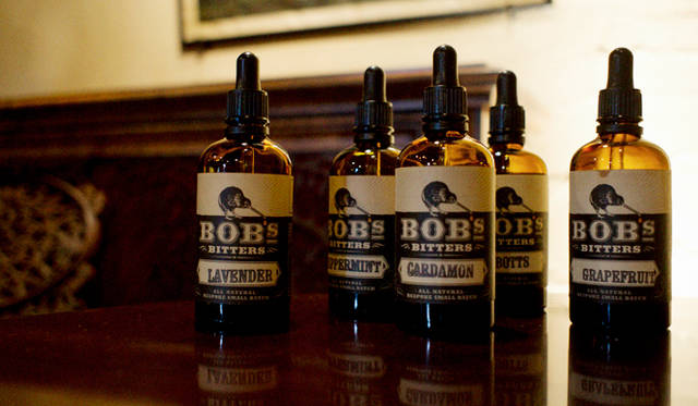 ボブズ・ビターズには「アボッツ」「ラベンダー」「グレープフルーツ」「バニラ」をはじめ、約10種類ほどが展開されています。それぞれのフレーバーは、魔術師ボブの実験的製法によって、すべてが少量生産かつ、個性が際立つ味わいに仕上がっています。