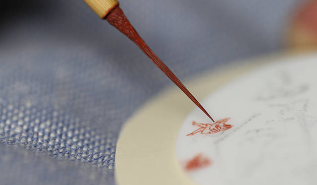 <strong>スリム ドゥ エルメス 駒くらべ</strong><br> ケース｜18Kホワイトゴールド<br> 直径｜39.5mm<br> ムーブメント｜自動巻き（Cal.H1950）<br> ストラップ｜アリゲーター<br> 防水｜3気圧<br> 発売時期｜2015年秋予定<br> 予価｜754万9200円<br>