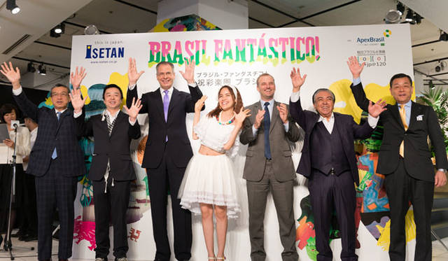 <strong>ISETAN｜伊勢丹</strong><br />伊勢丹新宿店本館1階＝ザ・ステージ前にてオープニングセレモニー開催