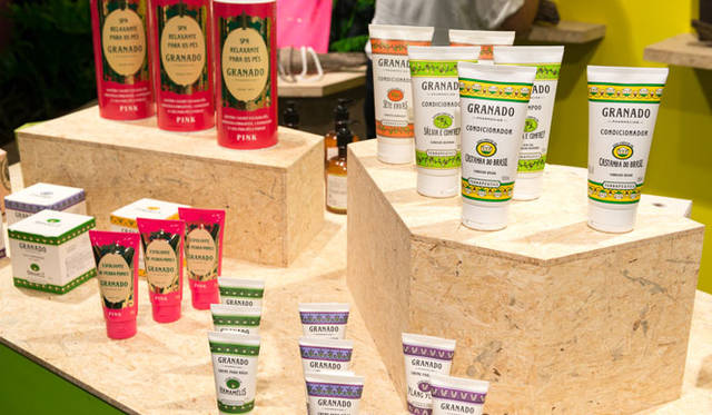 <strong>ISETAN｜伊勢丹</strong><br />伊勢丹新宿店本館1階＝ザ・ステージ「ブラジル・ファンタスチコ！ 祝彩楽園 ブラジル」