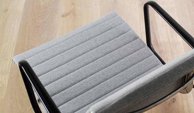 <strong>BUILDING｜ビルディング</strong><br /> LOOPWHEELER for BUILDING「EAMES ALUMINUM GROUP CHAIR」