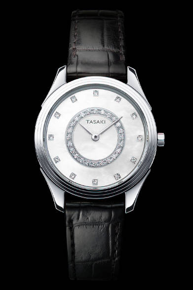 Odessa<br />ケース｜ホワイトゴールド<br />ムーブメント｜クォーツ<br />直径｜28mm<br />価格｜248万4000円