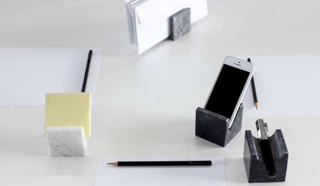 <strong>LIVING MOTIF｜リビング・モティーフ</strong><br />「SCANDOLA MARMI（スカンドラ マルミ）」　キューブ型デスクトップ小物3点セット「Cube Collection（キューブコレクション）」（W6×D6×H6cm／ブラック）4万3200円