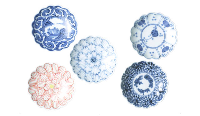 今右衛門窯や柿右衛門窯など、有田焼の26の窯元の豆皿を展示