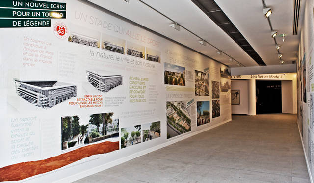 「ローラン・ギャロス・テニス博物館」の廊下壁面にには、ローラン・ギャロスの歴史が年表形式で描かれている