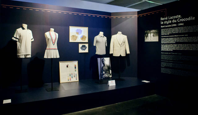 ラコステが手がけてきたさまざまなテニスウェア、ポロシャツなどを展示するコーナー。ラコステにまつわる品々の多さだけを見ても、その重要度がわかるというもの。当時の流行やデザインを感じとることができる貴重な資料だ