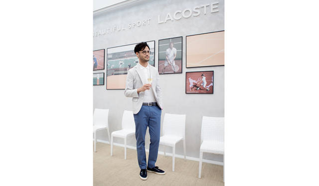 ラコステの歴史を彩った選手たち、美しい写真で飾られたサロン内は、シンプルでモダンな大人の空間