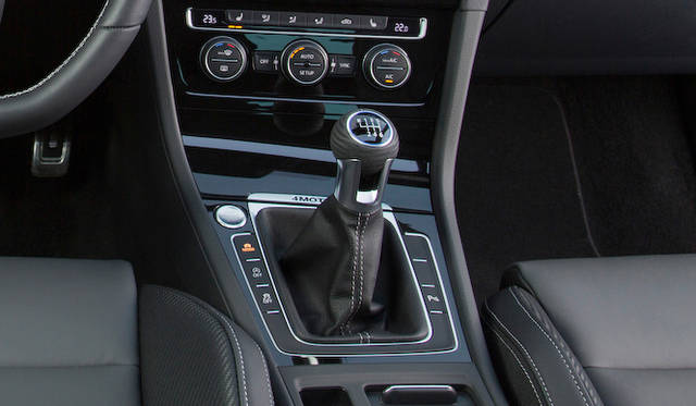 海外仕様モデル（日本仕様は右ハンドル）